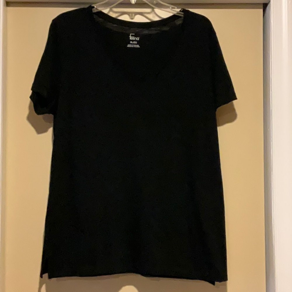 Felina Black Short Sleeve TV-neck tee shirt